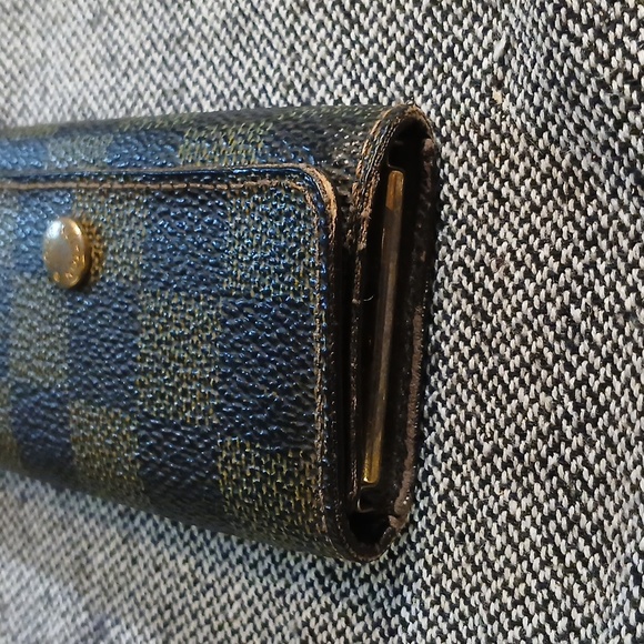 Authentic Louis Vuttion Key Case - Picture 3 of 12